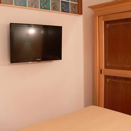 Carlo V - Centro Storico Apartmán *