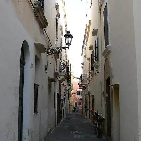 Carlo V - Centro Storico Apartmán *
