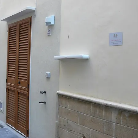 Carlo V - Centro Storico Apartmán *