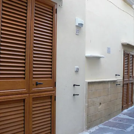 Carlo V - Centro Storico Apartmán